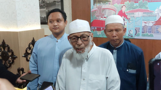 Abu Bakar Baasyir mendatangi Balai Kota Solo