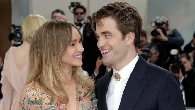 Suki Waterhouse dan Robert Pattinson