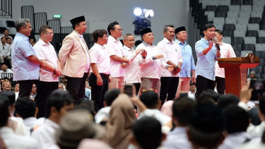 Cawapres 02 Gibran Rakabuming Raka menghadiri acara silaturahmi Kades di GBK