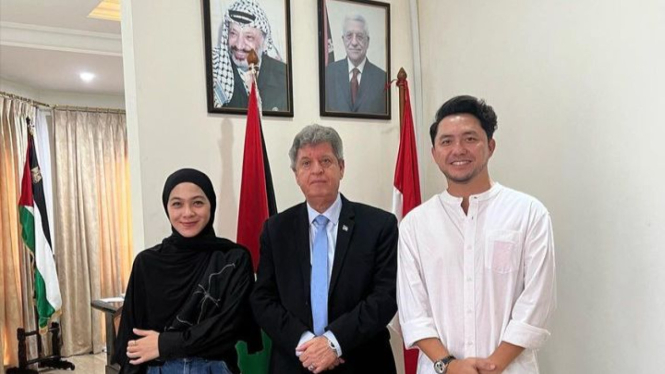 Ananda Omesh dan Dian Ayu Lestari bersama Dubes Palestina, Dr Zuhair S.M Al Shun