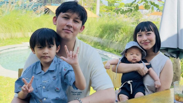 Keluarga Rinni Wulandari dan Jevin Julian.