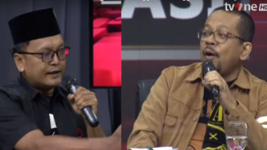 Debat politikus PDIP Guntur Romi dengan M. Qodari.