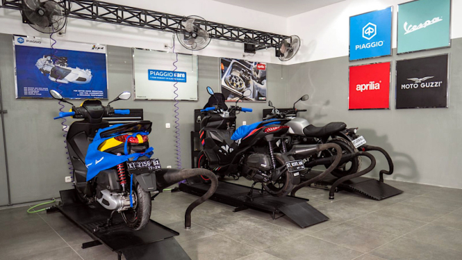 Ruang servis diler Piaggio Motoplex Samarinda