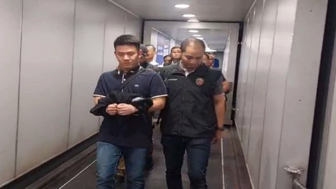 Polisi menangkap Christopher Sfefanus Budianto (CSB), tersangka penggelapan