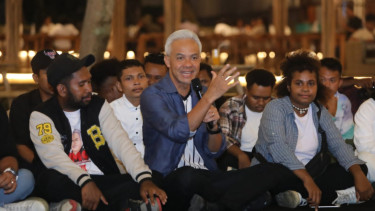 Capres Ganjar Pranowo berdiskusi dengan Gen Z dan Milenial di Jayapura