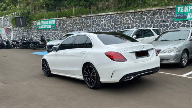Mobil Irish Bella tiba di Pengadilan Agama Depok