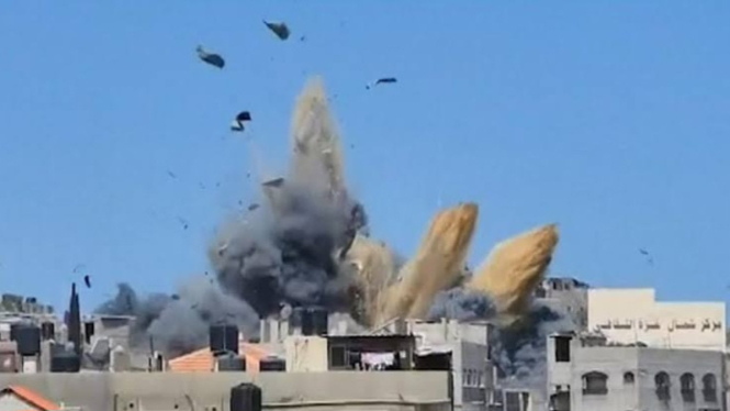 VIVA Militer: Serangan udara militer Israel di Jalur Gaza, Palestina
