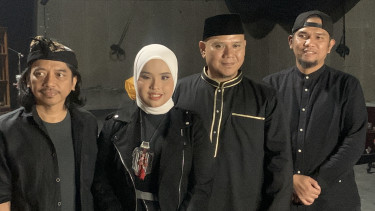 Dewa Budjana, Putri Ariani, Fadly Padi (kiri ke kanan).