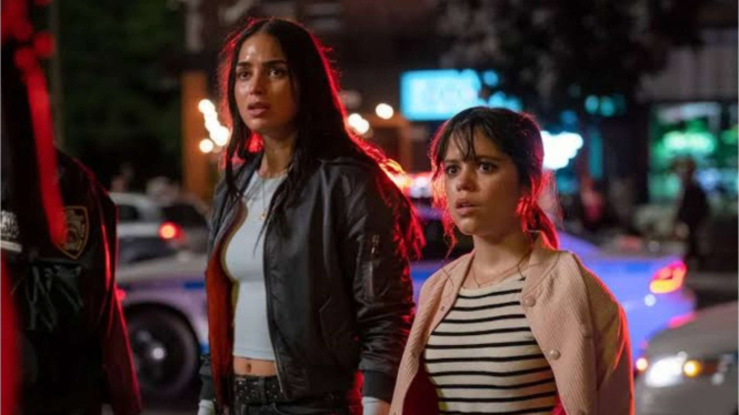 Melissa Barerra dan Jenna Ortega