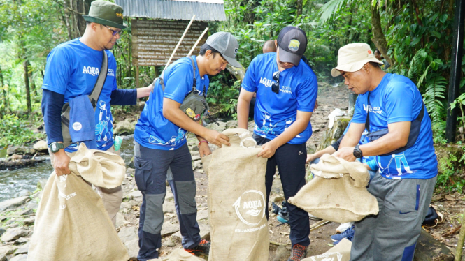 Aksi Bersih-bersih Gunung Gede Pangrango