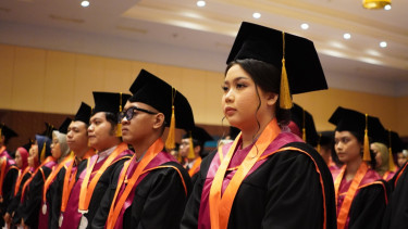 Wisudawan Universitas Bakrie