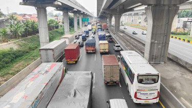 Kemacetan Tol Jakarta Cikampek Mangular