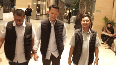 Sekjen Partai Berkarya Fauzan Rachmansyah (tengah) saat berada di Semarang