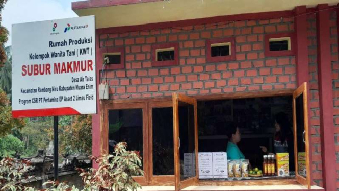Rumah produksi olahan jeruk di Desa Air Talas, Muara Enim, Sumsel.