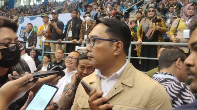Mantan gubernur Jawa Barat Ridwan Kamil menghadiri Rapat Kerja Daerah Asosiasi Pemerintah Desa Seluruh Indonesia (Apdesi) Jawa Barat di Bandung, Kamis, 23 November 2023.