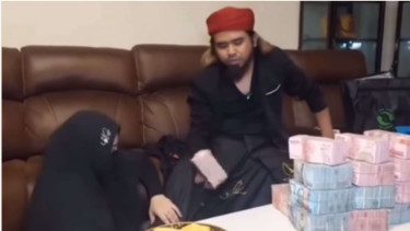 Gus Samsudin dan Istri
