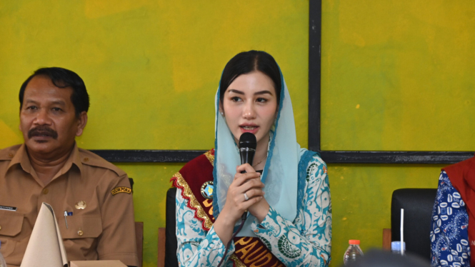 Novita Hardini suami dari Bupati Trenggalek, Mochamad Nur Arifin