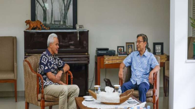 Capres Ganjar Pranowo bertemu mantan Wapres Boediono.