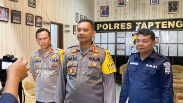 Kapolres Tapanuli Tengah AKBP Basa Emden Banjarnahor (Tengah).