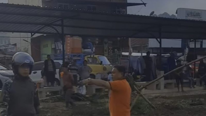 Viral Arogansi Oknum Ajudan Bupati Toraja Utara Cekik Konten Creator.