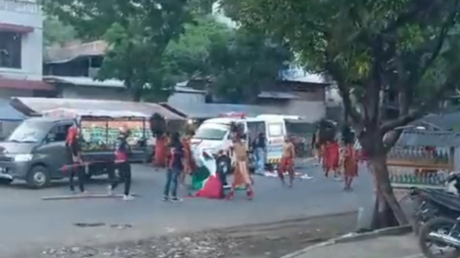 Laskar Manguni bakar bendera Palestina di Kota Bitung, Sulut