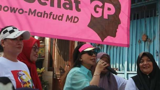Bakti Sosial KawanjuangGP Pengecekan Kesehatan warga di Taman RW 07 Kelurahan Tegal Alur, Kalideres, Jakarta Barat, Sabtu, 25 November 2023.