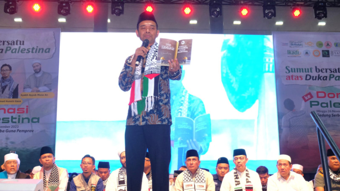 Ustaz Abdul Somad memberi ceramah di Gedung Serbaguna, Kabupaten Deli Serdang