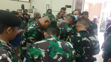 VIVA Militer: 3 Oknum Prajurit TNI AD di ruang sidang Pengadilan Militer II-08
