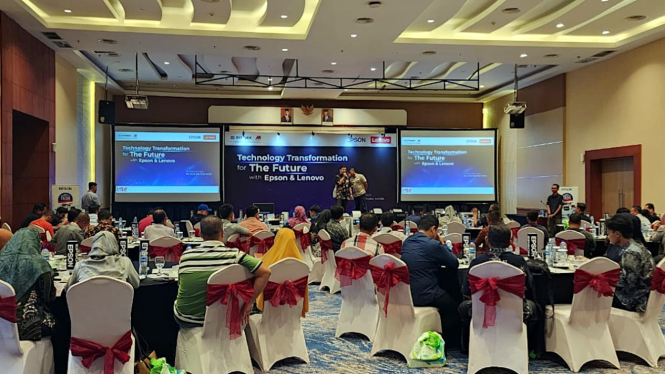 Acara diskusi Epson dan Lenovo