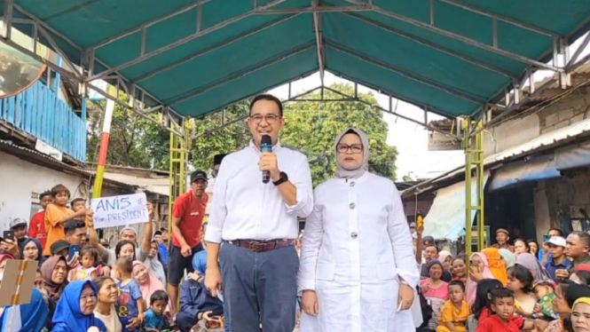 Capres Nomor 01 Anies Baswedan kampanye di Kampung Tanah Merah, Jakarta 