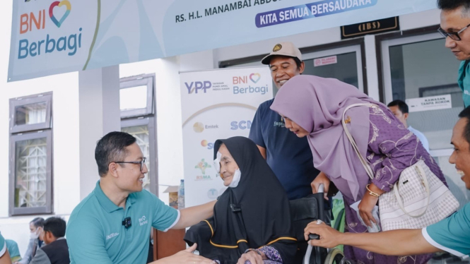 BNI mengadakan bakti sosial operasi katarak