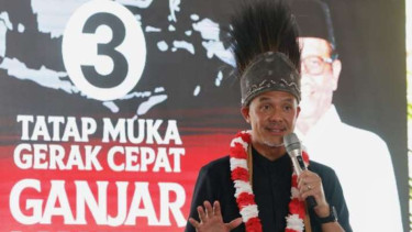 Calon presiden nomer urut 3 Ganjar Pranowo saat berkampanye di Distrik Semangga, Waninggap Nanggo, Kecamatan Semangga, Kabupaten Merauke, Papua Selatan, Selasa, 28 November 2023.