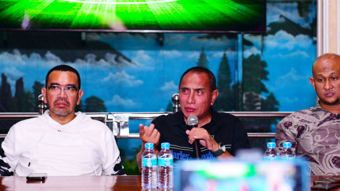 Mantan ketua Umum PSSI Edy Rahmayadi bersama Arya Sinulingga