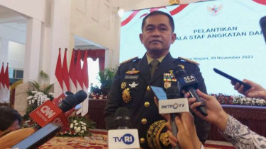 Kepala Staf TNI Angkatan Darat (KSAD) Jenderal TNI Maruli Simanjuntak saat menyampaikan keterangan pers usai dilantik oleh Presiden Joko Widodo di Istana Negara, Jakarta, Rabu, 29 November 2023.