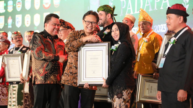 Penghargaan Swasti Saba Kabupaten Kota Sehat-Sanitasi Total Berbasis Masyarakat