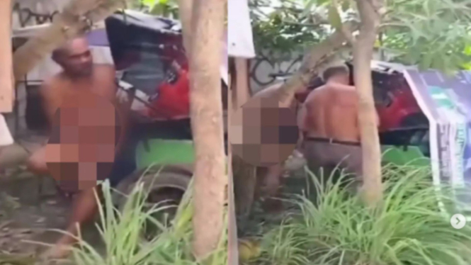 Dua orang pria paruh baya kepergok sedang melakukan hubungan seks sesama jenis