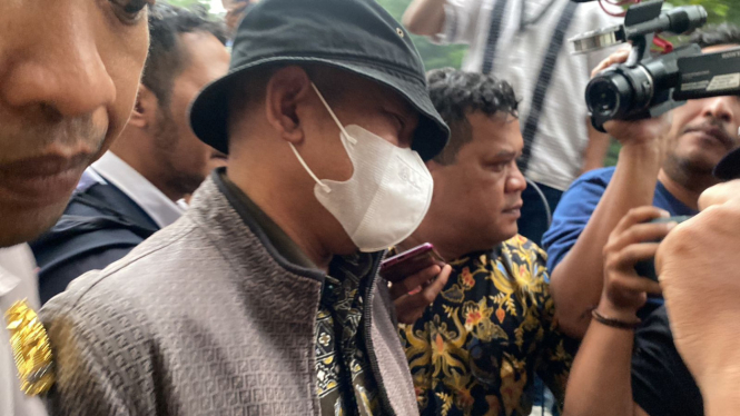 Anggota BPK RI Pius Lustrilanang usai menjalani pemeriksaan di KPK