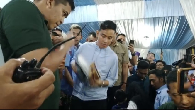 Cawapres Gibran Rakabuming Raka kampanye di wilayah Penjaringan, Jakarta Utara