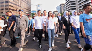 Cawapres Gibran Rakabuming Raka di Car Free Day, Jakarta