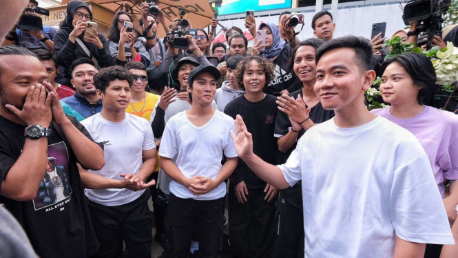  Cawapres Gibran Rakabuming Raka di Car Free Day, Jakarta