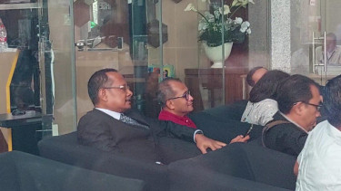 Wamenkumham Eddy Hiariej tiba di KPK untuk diperiksa kasus dugaan gratifikasi