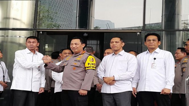 Kapolri Jenderal Listyo Sigit Prabowo menyambangi Gedung KPK, Jakarta