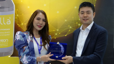 Dokter Luciana dengan Mr Moses CEO of STI