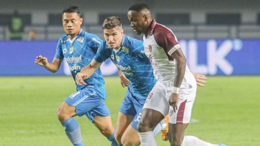 Duel Persib Bandung vs PSM Makassar