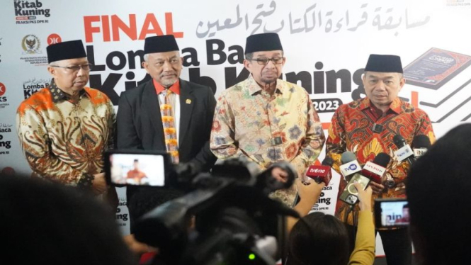 Ketua Majelis Syuro PKS Salim Segaf Aljufri bersama elite petinggi PKS