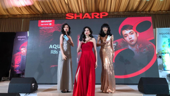 Sharp Aquos R8s Pro dan R8s.