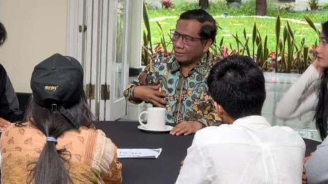 Calon wakil presiden nomor 3 Mahfud MD saat dialog interaktif Cawapres bertajuk “Mencuri Hati Kawula Muda