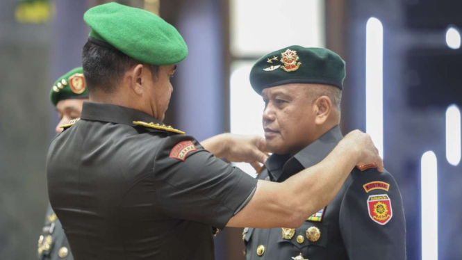 VIVA Militer: KSAD Jenderal Maruli lantik Saleh Mustafa jadi Pangkostrad