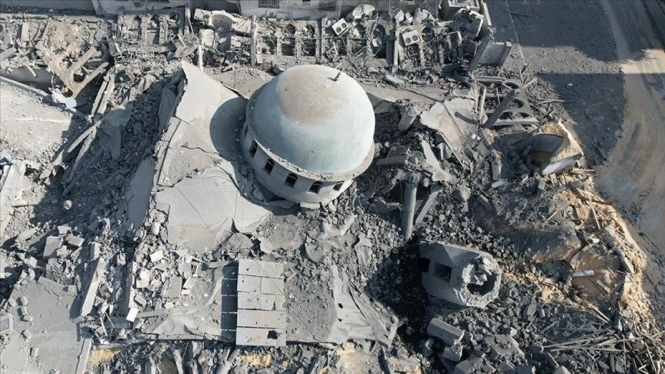 Masjid di Gaza hancur akibat serangan Israel.