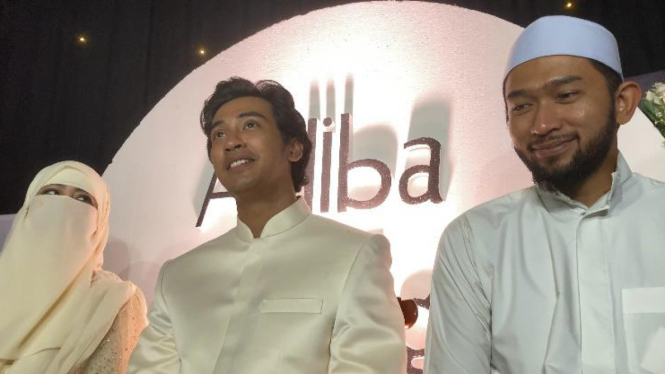 Abidzar dan Umi Pipik.